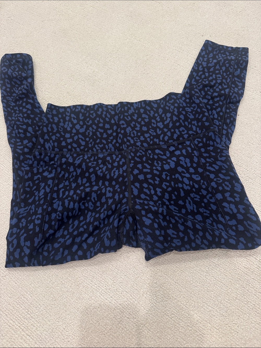 Athleta salutation stash pocket leggings